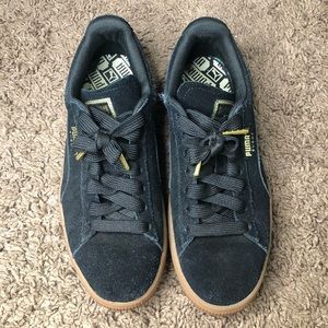 Women Puma Suede Sneakers